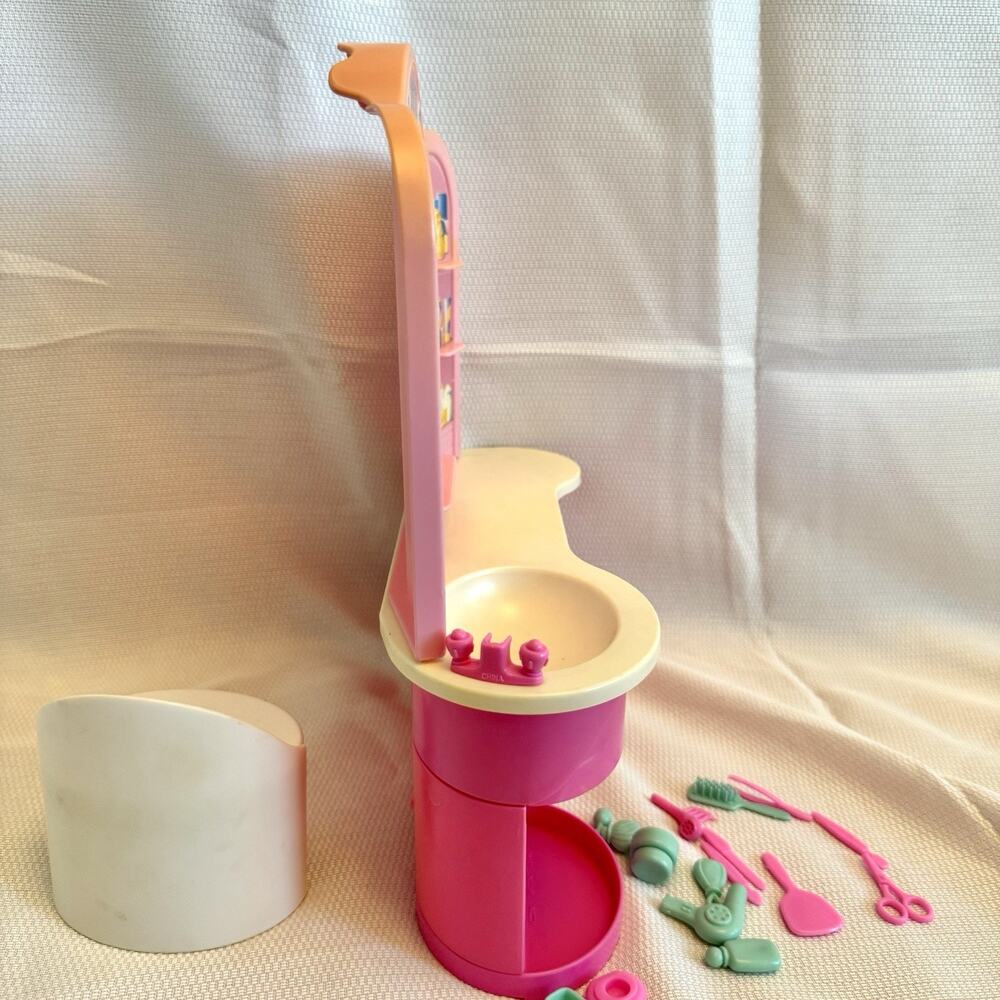 MATTEL Barbie Beauty Center Playset 1991 Pink Bathroom Vanity And Accessories - Picture 6 of 16